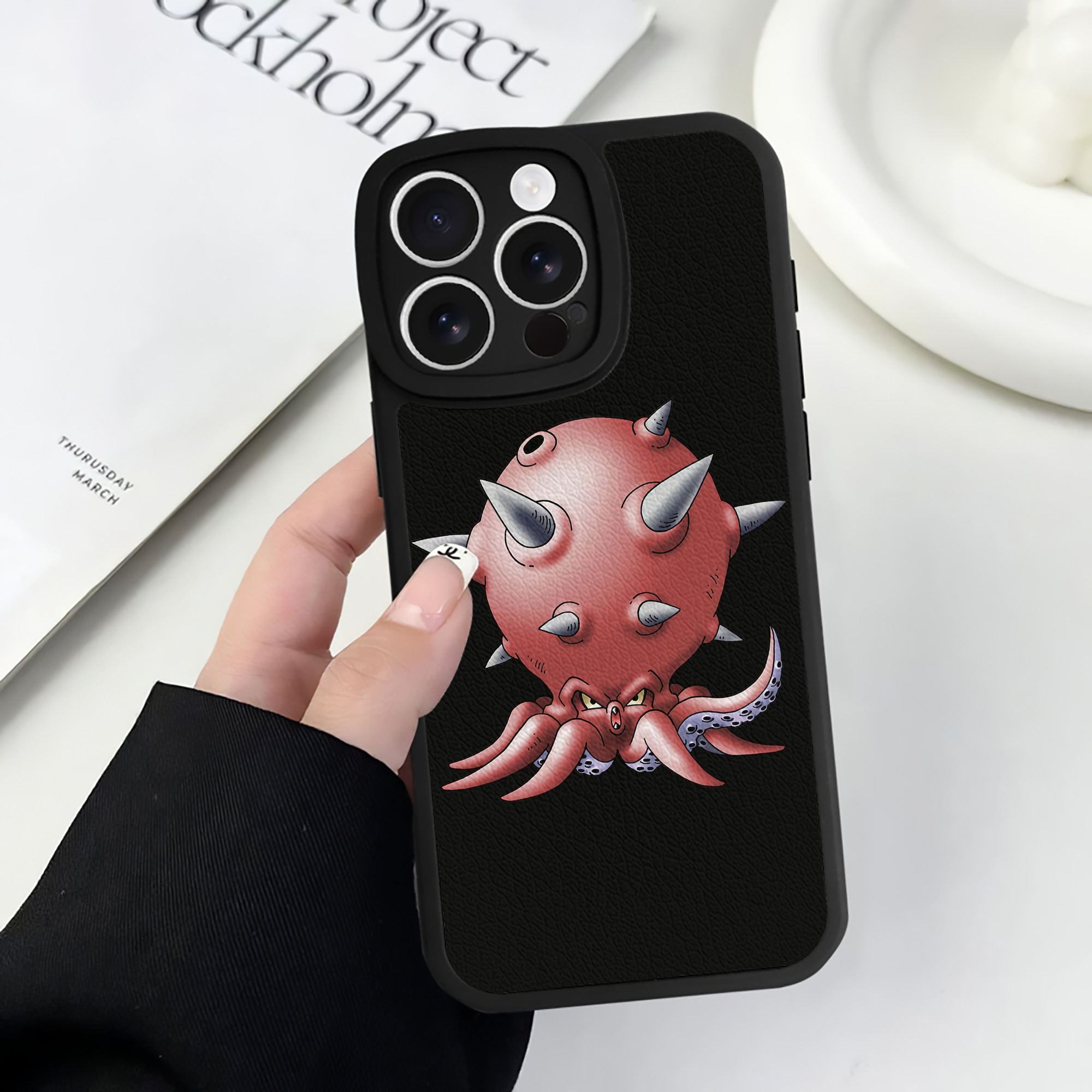（画像用） ドラゴンクエスト Doragon Kuesuto Dragon Quest 【iPhone 16シリーズ対応】シリコンスマホケース（レザー調） 材質：シリコン